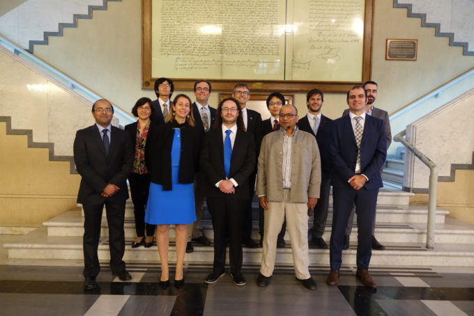 Comitiva de ALMA junto a astrónomos de la Universidad de Concepción en la entrada del Senado. Crédito: C. Concha - ALMA (ESO/NRAO/NAOJ)