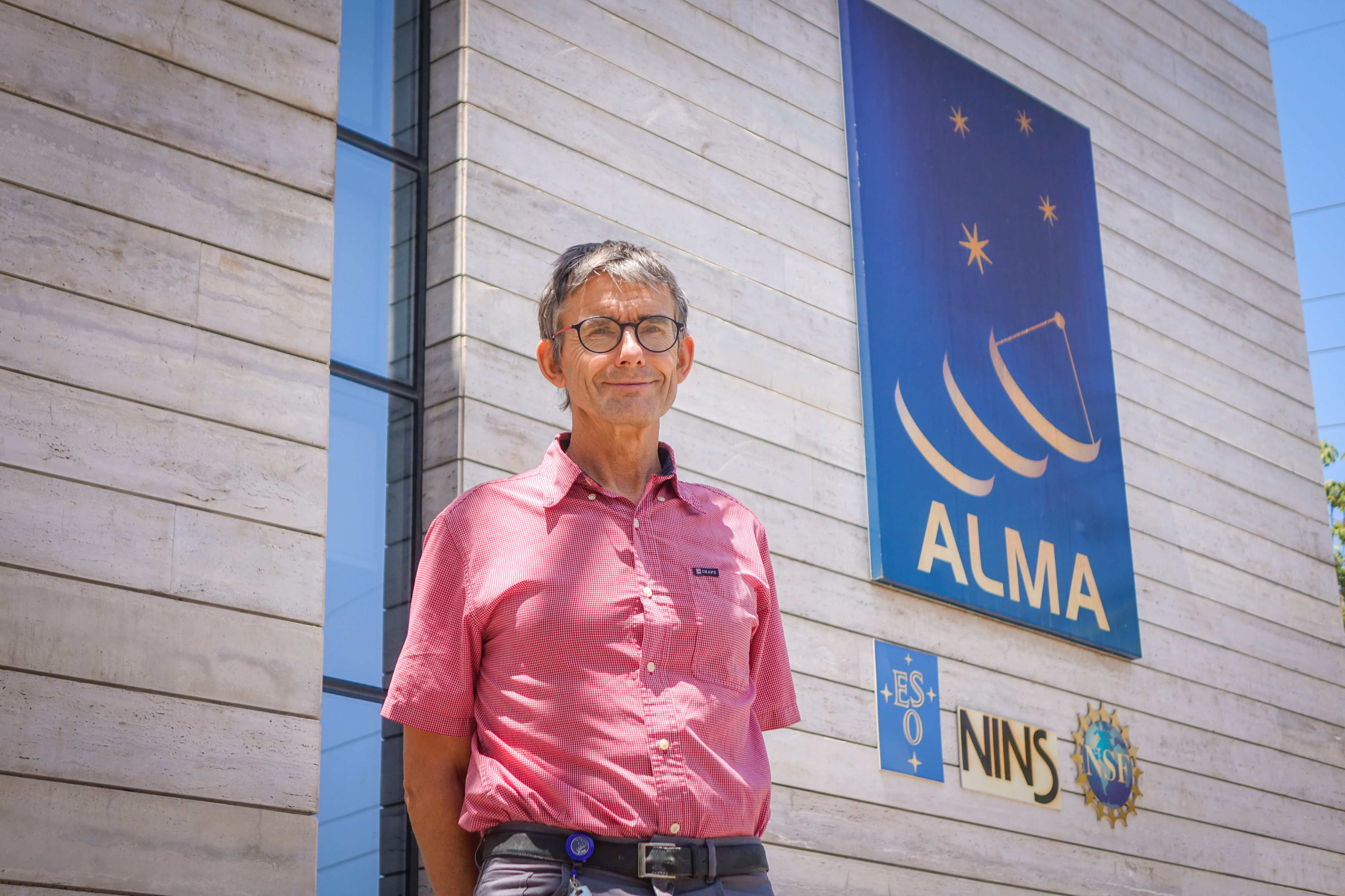 El Dr. Dougherty ha sido el Director de ALMA desde 2017 y el Directorio extendió su nombramiento hasta febrero de 2028 para lograr los ambiciosos objetivos de la hoja de ruta de desarrollo de ALMA 2030 y consolidar a ALMA como un observatorio de vanguardia. Crédito: D. Fernández - ALMA (ESO/NAOJ/NRAO)