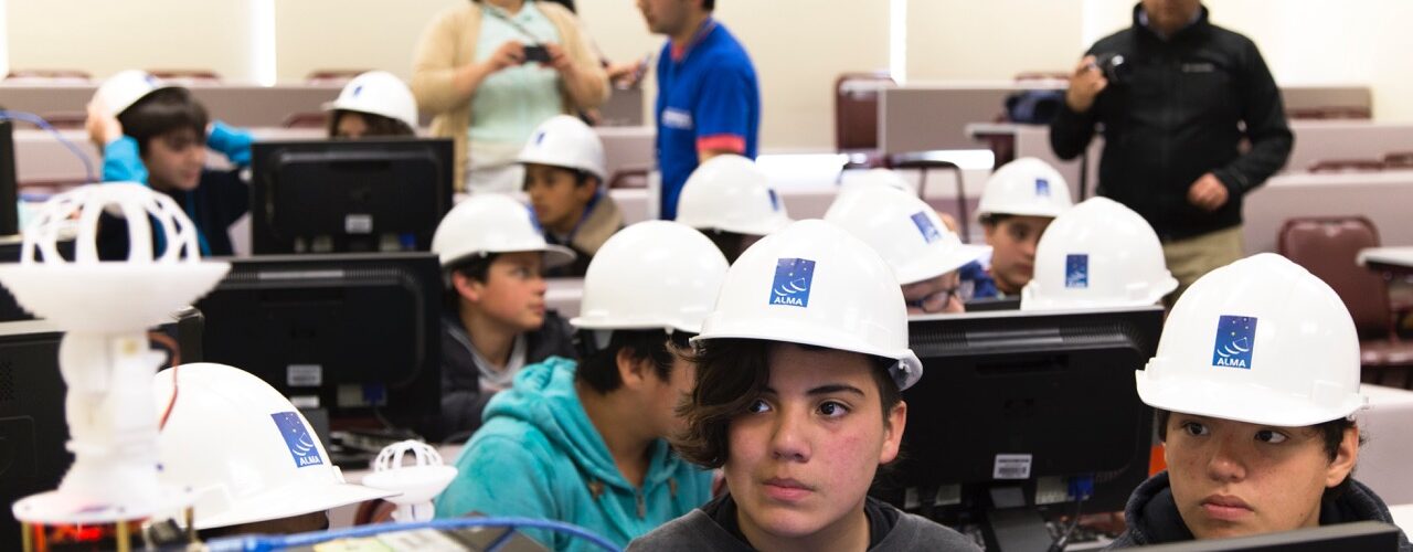 ALMA Observatory and Fundación Mustakis join forces on robotics education