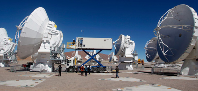 Camión de aprovisionamiento criogénico llega al observatorio ALMA