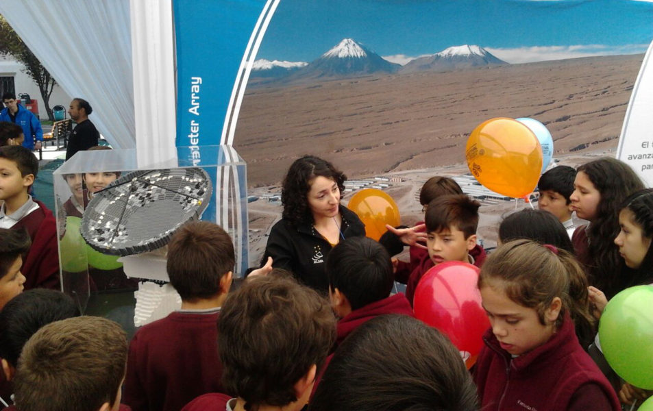 ALMA actively participates in Science Month in Chile