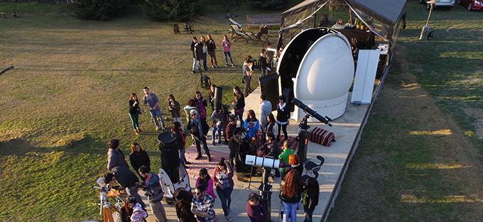 Exitosa observación astronómica diurna y nocturna con seguidores de redes sociales de ALMA