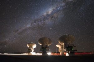 Cuatro Antenas en el Llano de Chajnantor