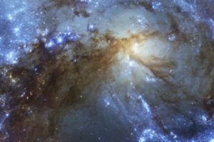 Recorrido a través de las imágenes capturadas por ALMA y el Telescopio Hubble de las Galaxias Antena (crossfade)