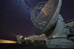 Compilado de timelapse nocturno de Centro de Apoyo a las Operaciones de ALMA