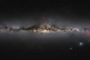 Zooming in on the distant active galaxy PKS 1830-211