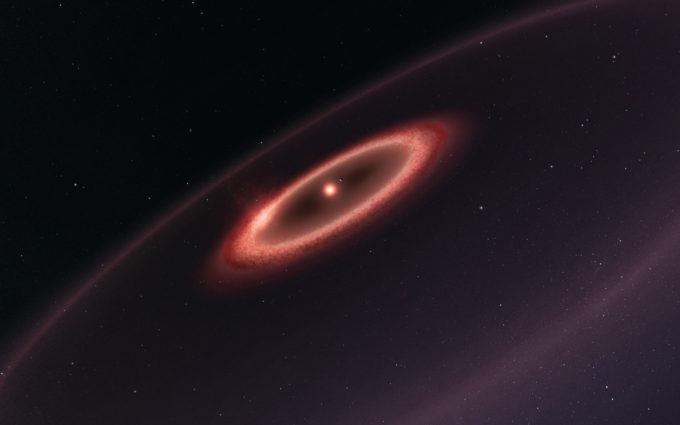 Esta ilustración muestra qué aspecto podrían tener los cinturones de polvo recién descubiertos alrededor de Próxima Centauri, la estrella más cercana al Sistema Solar. Observaciones de ALMA han revelado el resplandor procedente de polvo frío en una región que se encuentra a una distancia de Próxima Centauri que supone entre una y cuatro veces la que separa a la Tierra del Sol. Los datos también insinúan la presencia de un cinturón de polvo externo incluso más frío que puede indicar la presencia de un complejo sistema planetario. Estas estructuras son similares a los cinturones mucho más grandes del Sistema Solar y también se espera que estén formadas de partículas de roca y hielo que no lograron formar planetas. Este esquema no está a escala: para hacer visible a Próxima b con claridad se ha mostrado más lejos de la estrella y mayor de lo que es en realidad. Crédito: ESO/M. Kornmesser