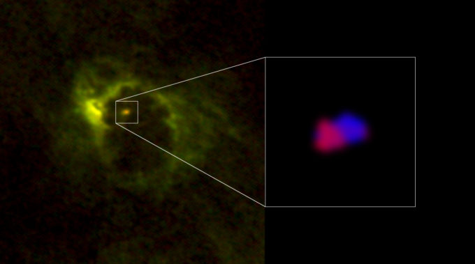 Movimiento del gas alrededor del agujero negro supermasivo que habita el centro de M77. El gas que se desplaza hacia nosotros se muestra en azul y el que se aleja está representado en rojo. El eje de rotación del gas es el agujero negro. Créditos: ALMA (ESO/NAOJ/NRAO), Imanishi et al.