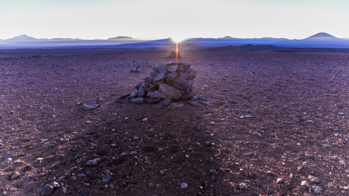 Alineación de salida del Sol y Saywas. Crédito: A. Silber - ALMA (ESO/NAOJ/NRAO)