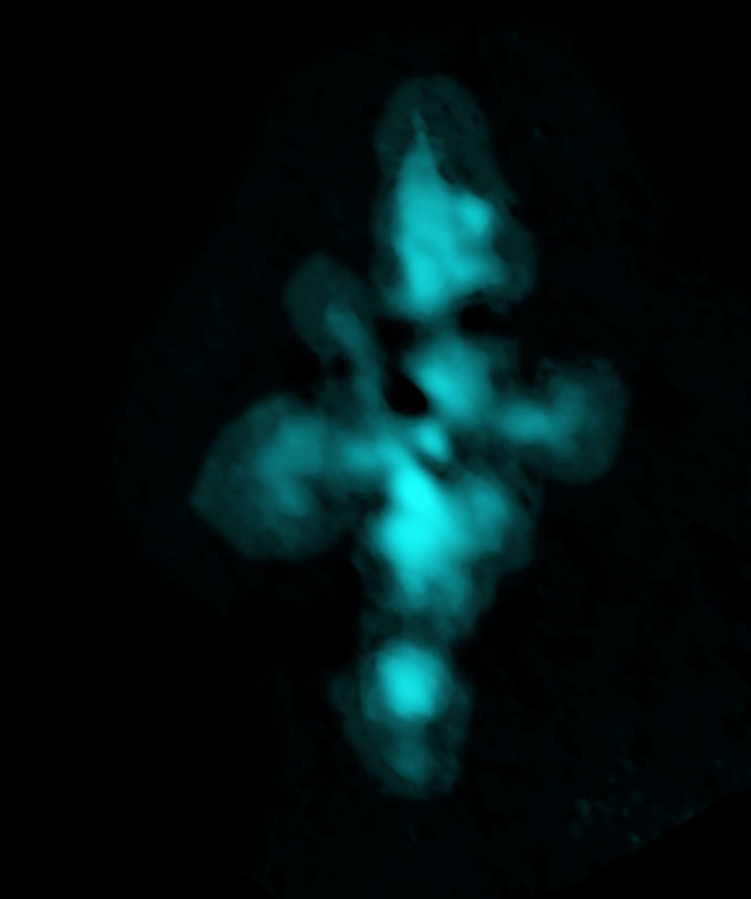 Imagen del agua pesada (HDO) fluyendo hacia afuera de NGC 6334I en la Nebulosa de la Pata de Gato. Esta imagen es el resultado de las capacidades de ALMA de observar en altas frecuencias, empujando los límites de lo posible en observatorios basados en Tierra. Crédito: ALMA (ESO/NAOJ/NRAO); NRAO/AUI/NSF, B. Saxton
