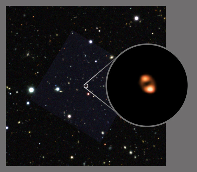 ALMA, ayudado por una lente gravitacional, visualizó el flujo de salida, o "viento", de una galaxia que se ve cuando el Universo tenía solo mil millones de años. La imagen de ALMA (en el círculo) muestra las moléculas de hidroxilo (OH). Estas moléculas trazan la ubicación del gas formador de estrellas mientras es expulsado de la galaxia, impulsado por una supernova o por el 'viento' de un agujero negro. El campo de estrellas de fondo (Búsqueda de Energía Oscura del Telescopio Blanco) muestra la ubicación de la galaxia. La forma circular de doble lóbulo de la galaxia distante se debe a la distorsión causada por el efecto de aumento cósmico de una galaxia interpuesta. Crédito: ALMA (ESO / NAOJ / NRAO), Spilker; NRAO / AUI / NSF, S. Dagnello; AURA / NSF