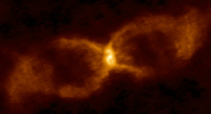 Imagen de ALMA de CK Vulpeculae. Una nueva investigación indica que este objeto parecido a un reloj de arena es el resultado de la colisión de una enana marrón y una enana blanca. Crédito: ALMA (ESO / NAOJ / NRAO) / S. P. S. Eyres