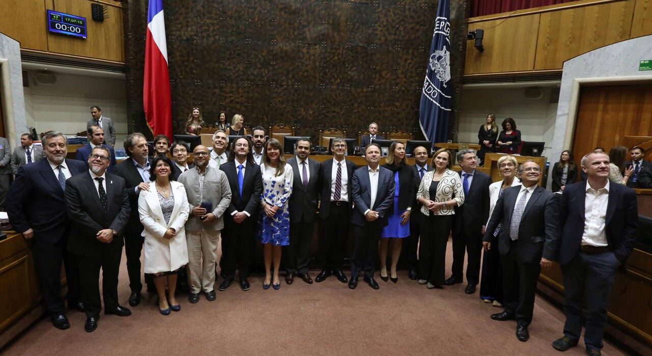 Chilean Senate Distinguishes ALMA for 1st Image of Black Hole