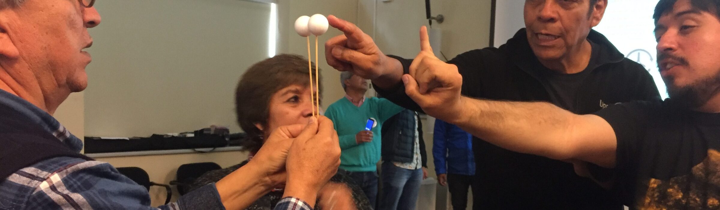 Profesores vecinos a ALMA aprenden actividades en torno al eclipse