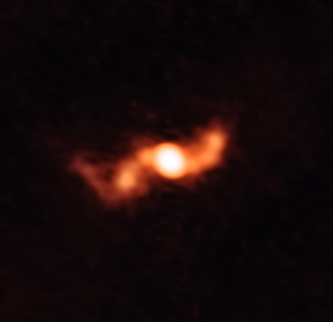 This is SS 433, a microquasar first discovered forty years ago and located about 18 000 light-years away in the constellation of Aquila (The Eagle). This image, captured for the very first time at submillimeter wavelengths by the Atacama Large Millimeter/submillimeter Array (ALMA), is special because it shows the jets emitted by a hot, swirling disc of material encircling the black hole at SS 433’s centre. Credit: ALMA (ESO/NAOJ/NRAO)/K. Blundell (University of Oxford, UK), R. Laing, S. Lee & A. Richards, ApJ Letters.