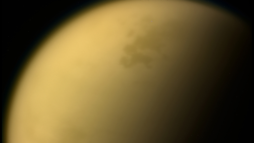 Rayos cósmicos galácticos afectan la atmósfera de Titán