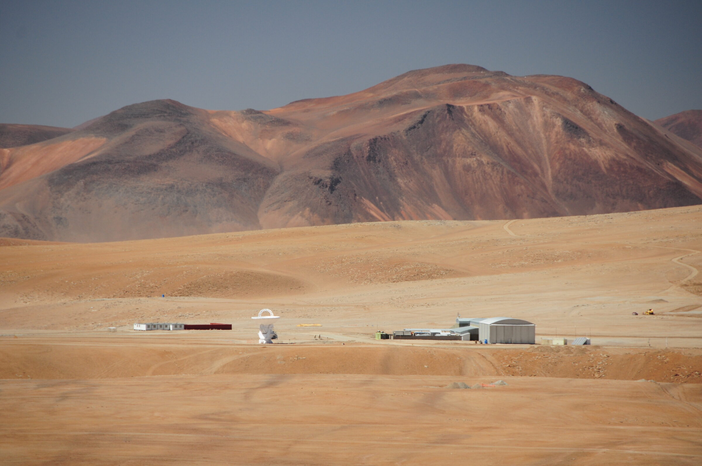 La primera antena de ALMA en Chajnantor