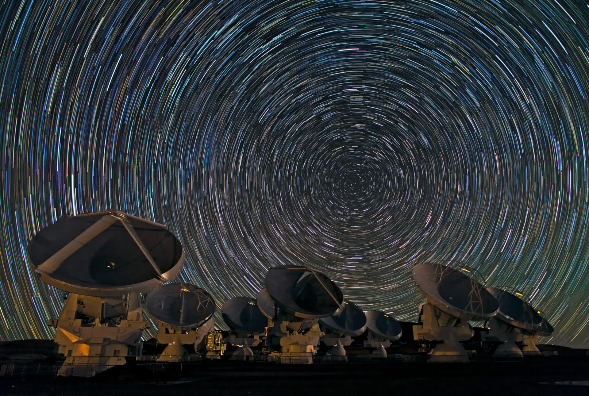 Antenas de ALMA bajo el cielo del sur