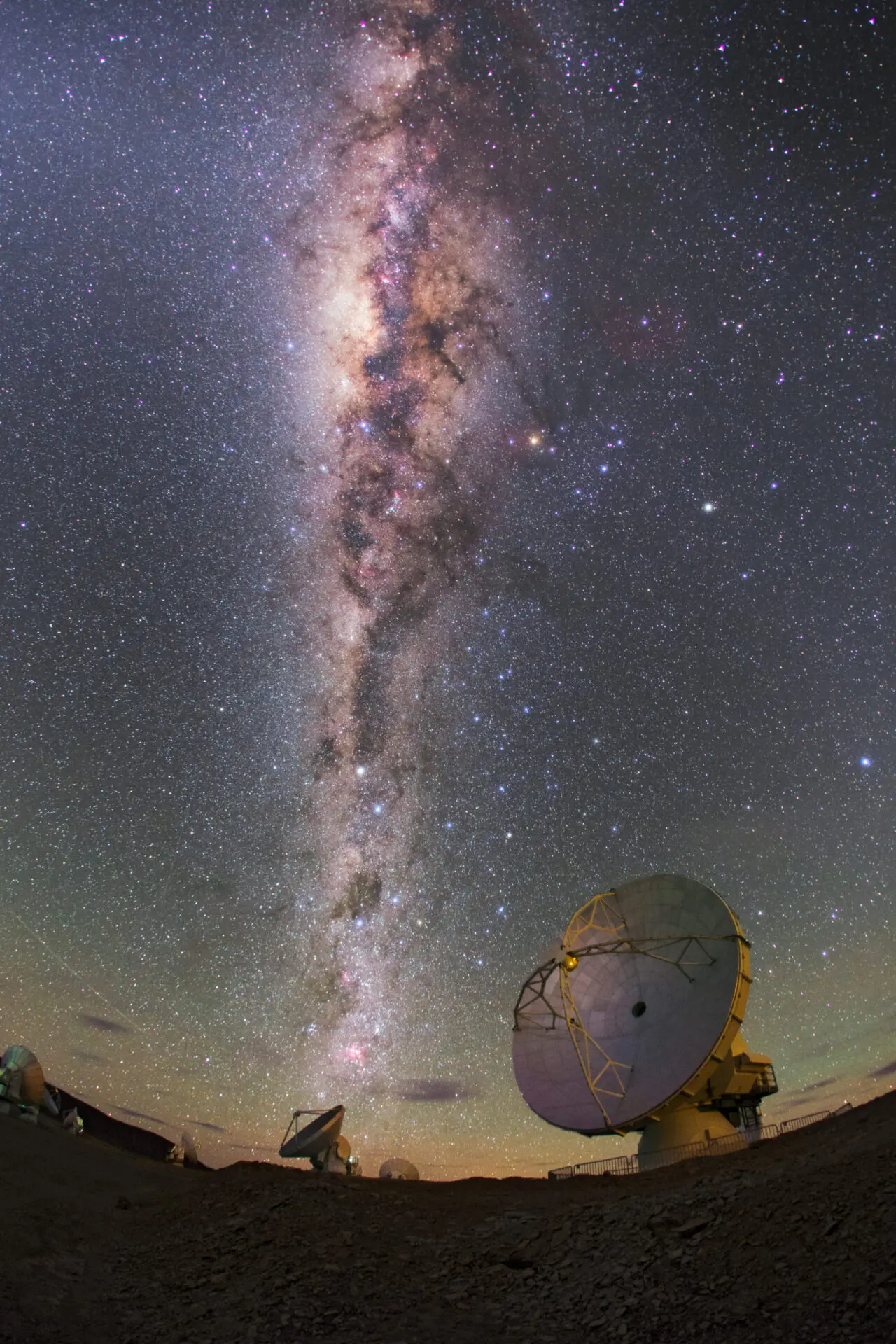 Antena bajo las estrellas