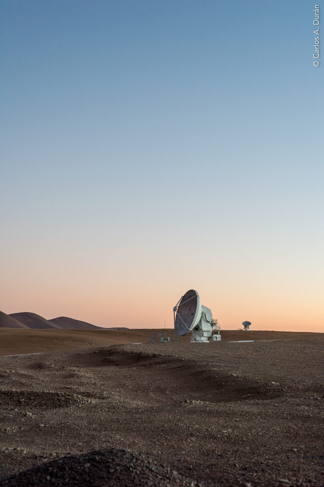 Dos antenas de ALMA