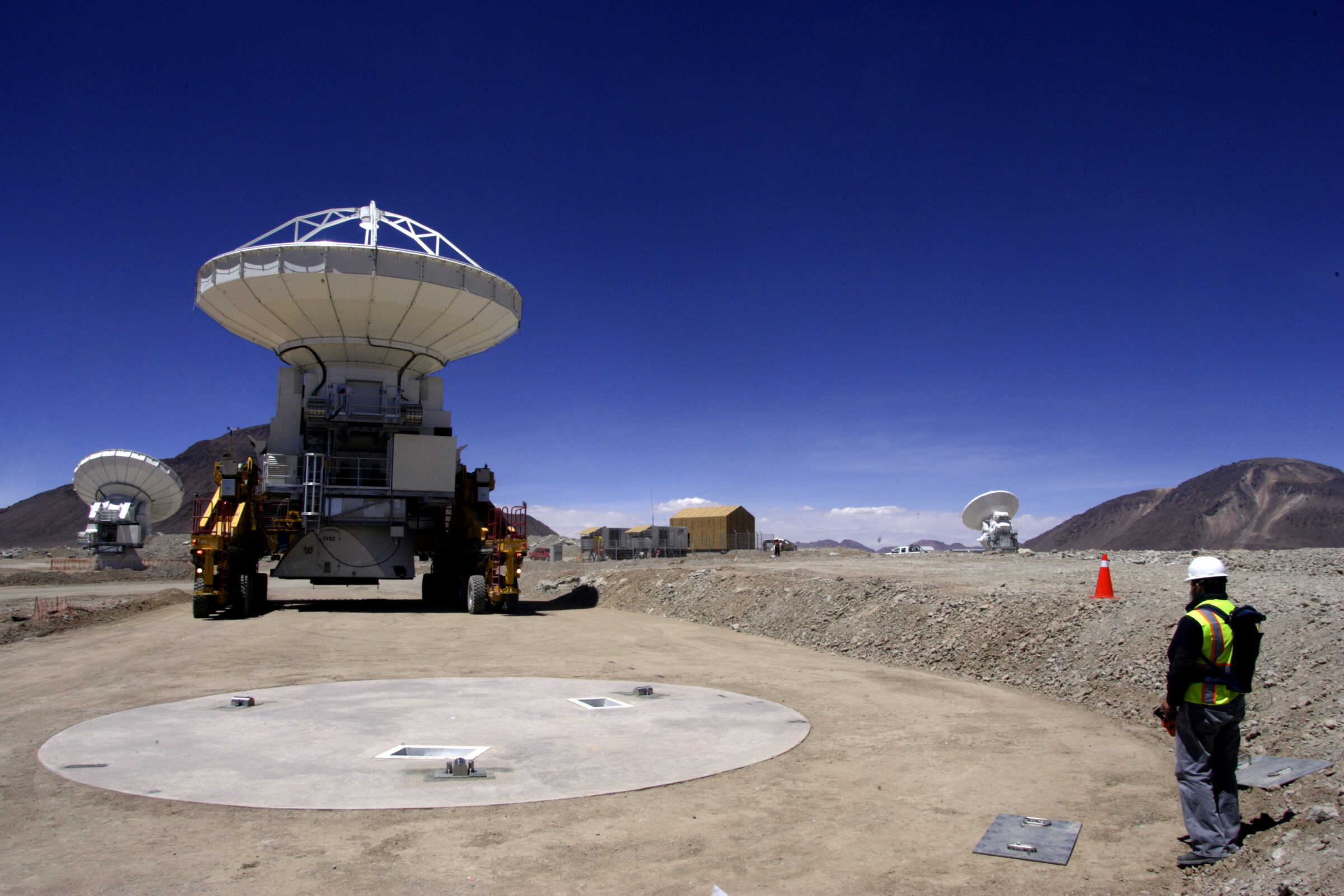 Transporter and antenna