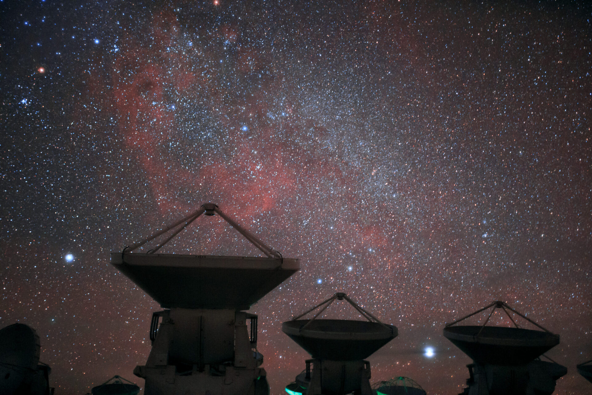 Here, the dry air and thin atmosphere allow a spectacular view