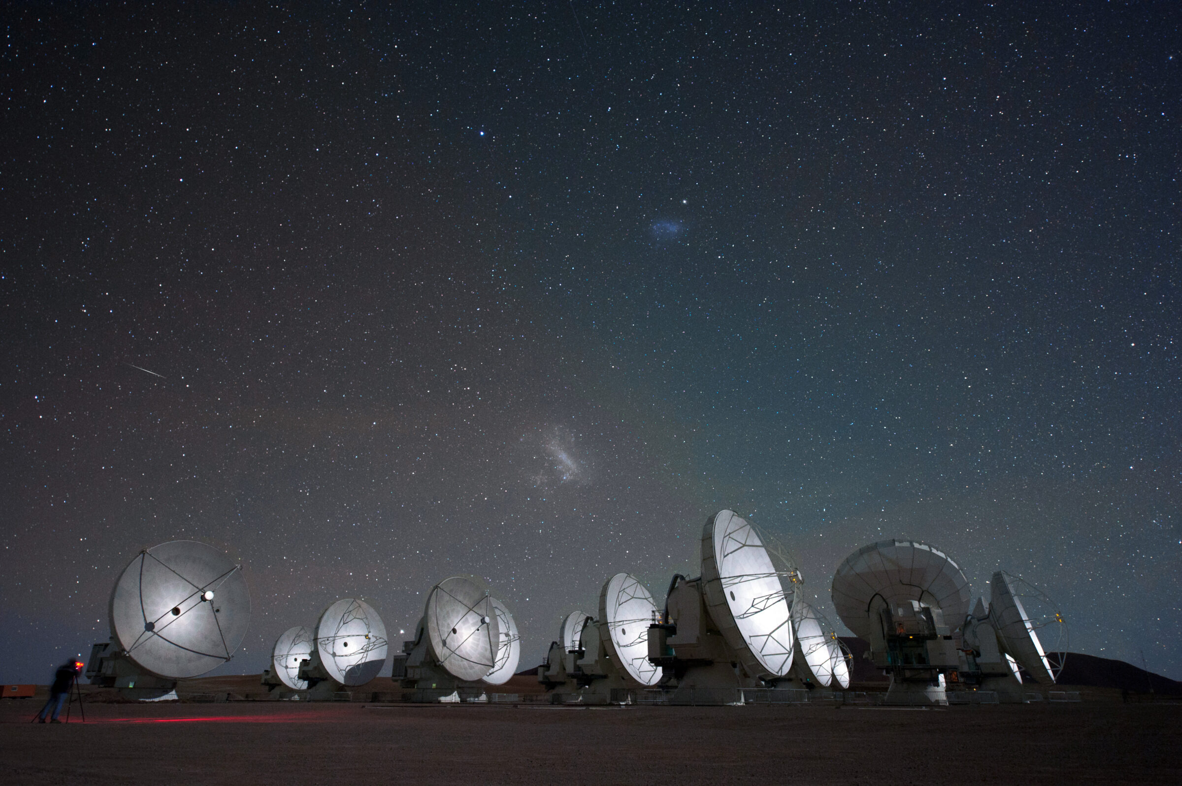 Magellanic clouds over ALMA antennas
