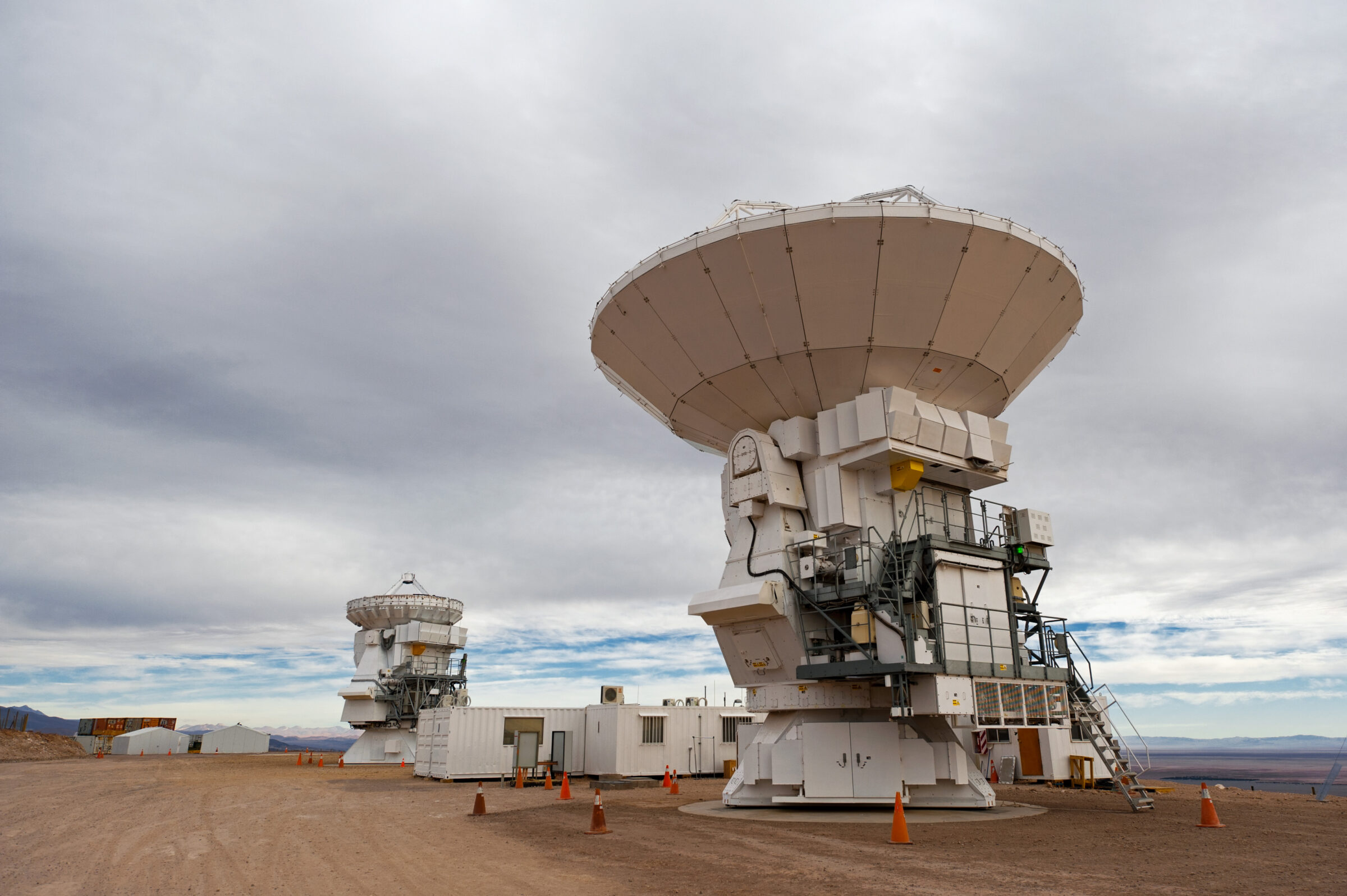 Una antena japonesa de 12 metros y una de 7 metros