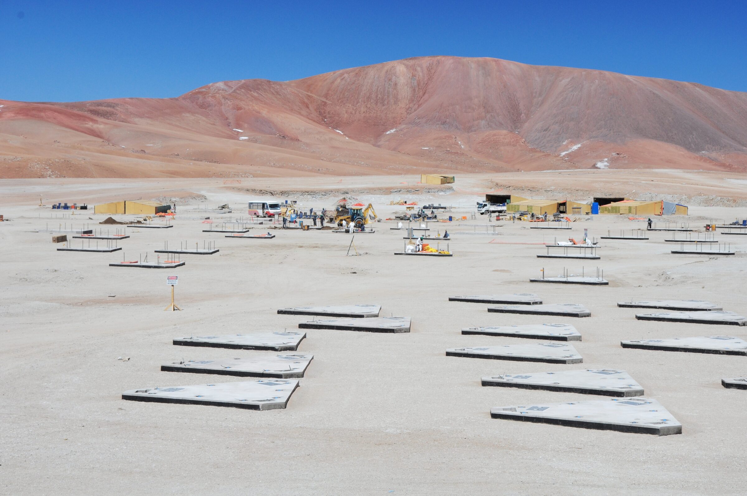 Construcción de las más de 260 bases