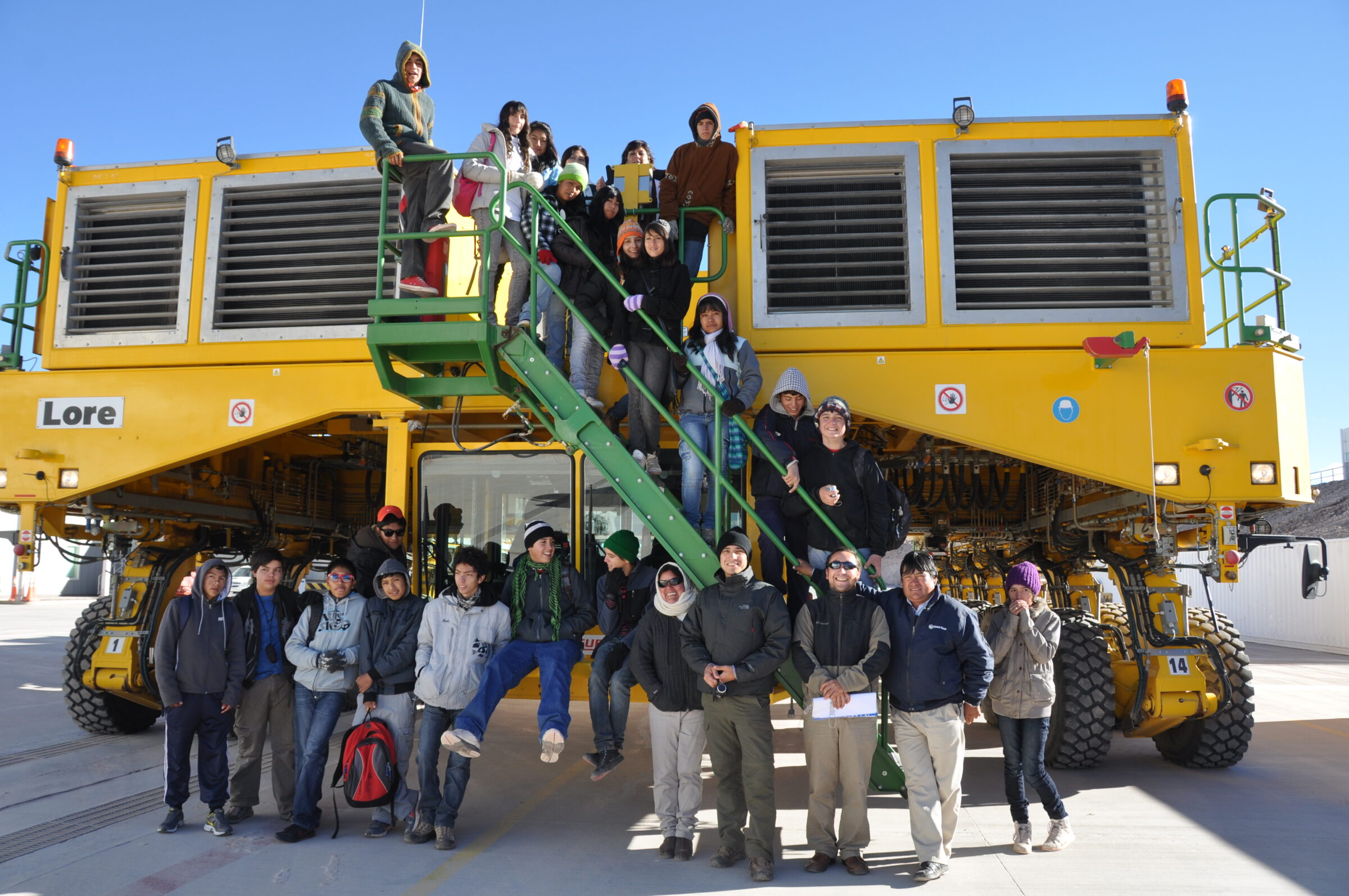 Visita de un grupo de alumnos de la Escuela E-26