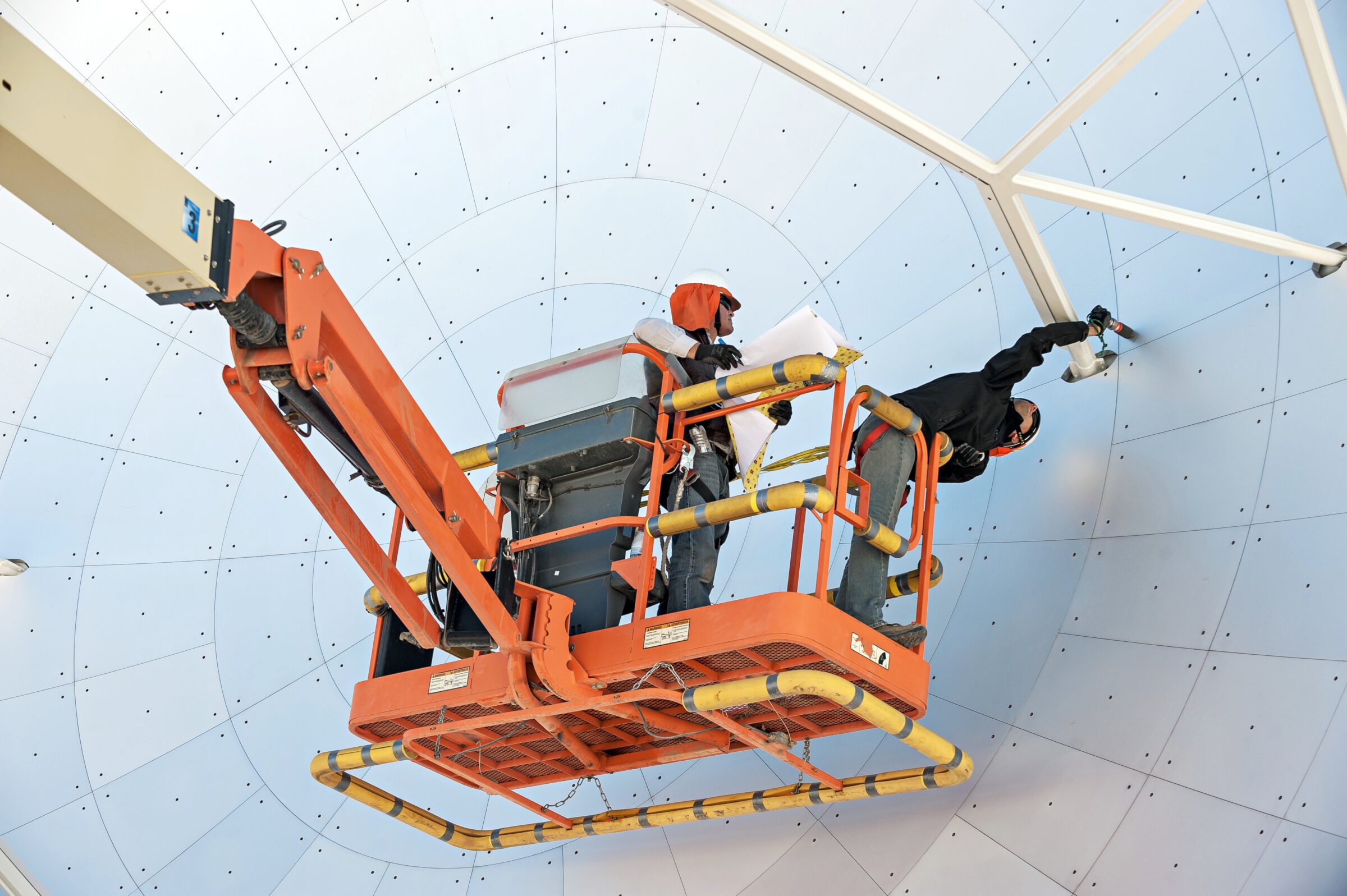 Maintenance of an ALMA dish