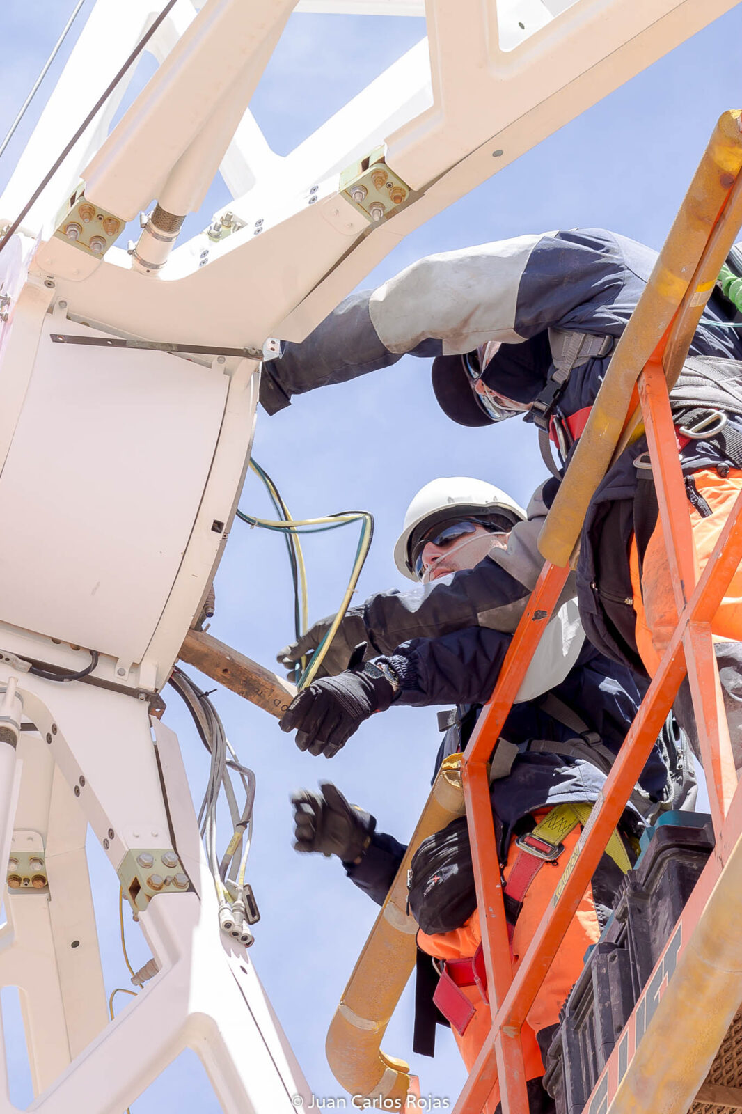 The sub-reflector of an antenna