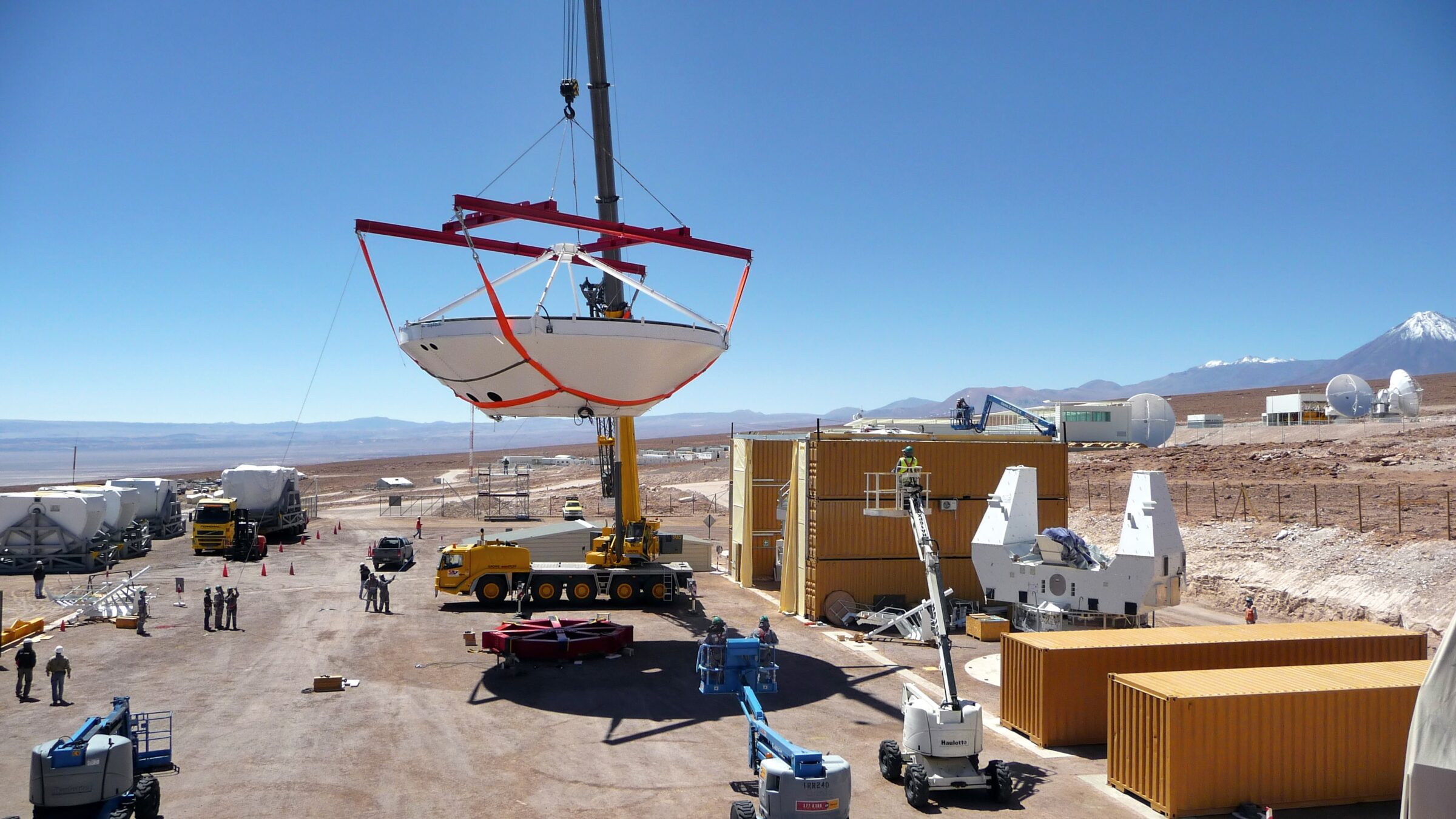 Imagen del ensamblaje de la primera antena europea