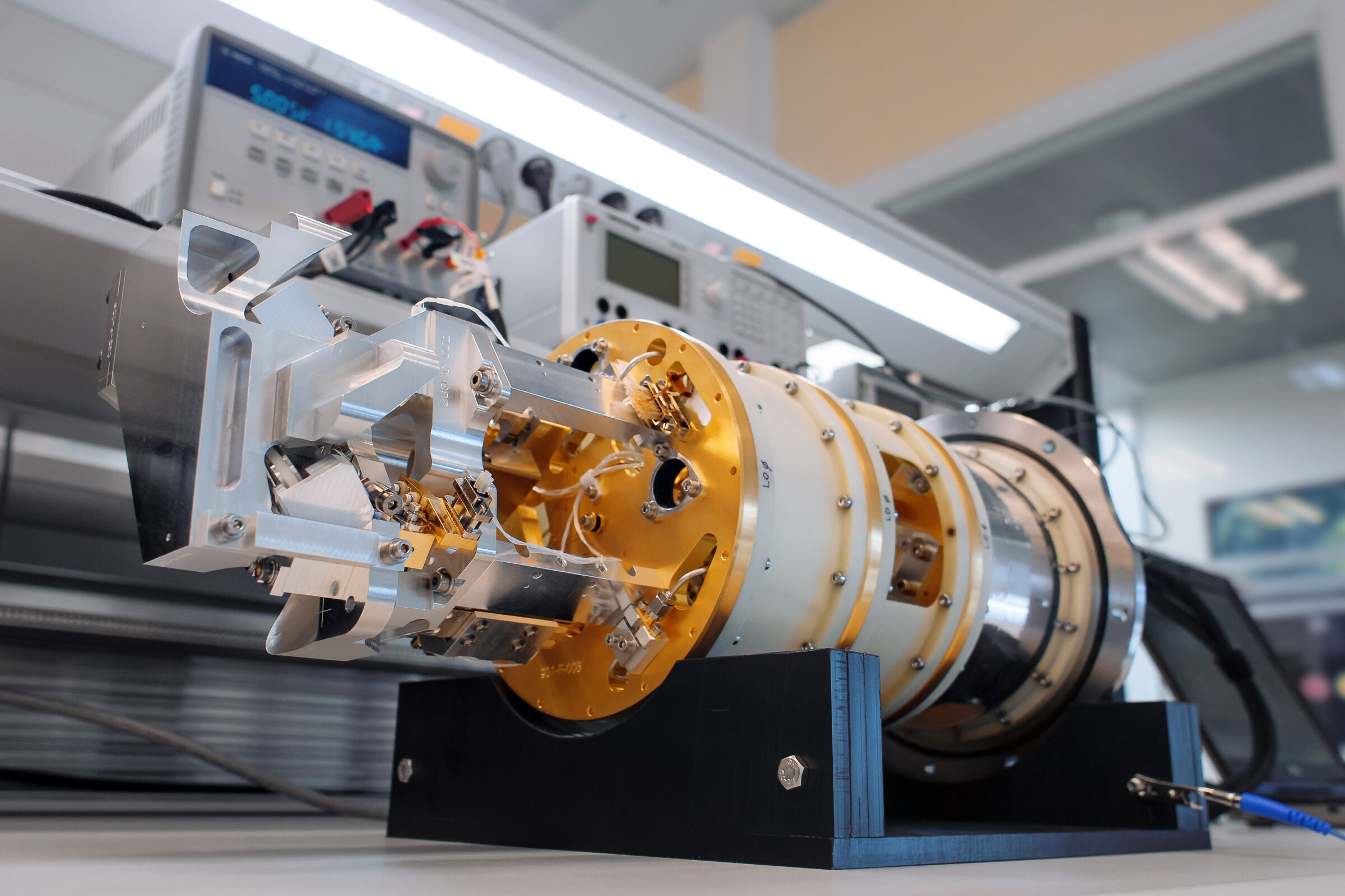 Testing an ALMA Band 9 receiver