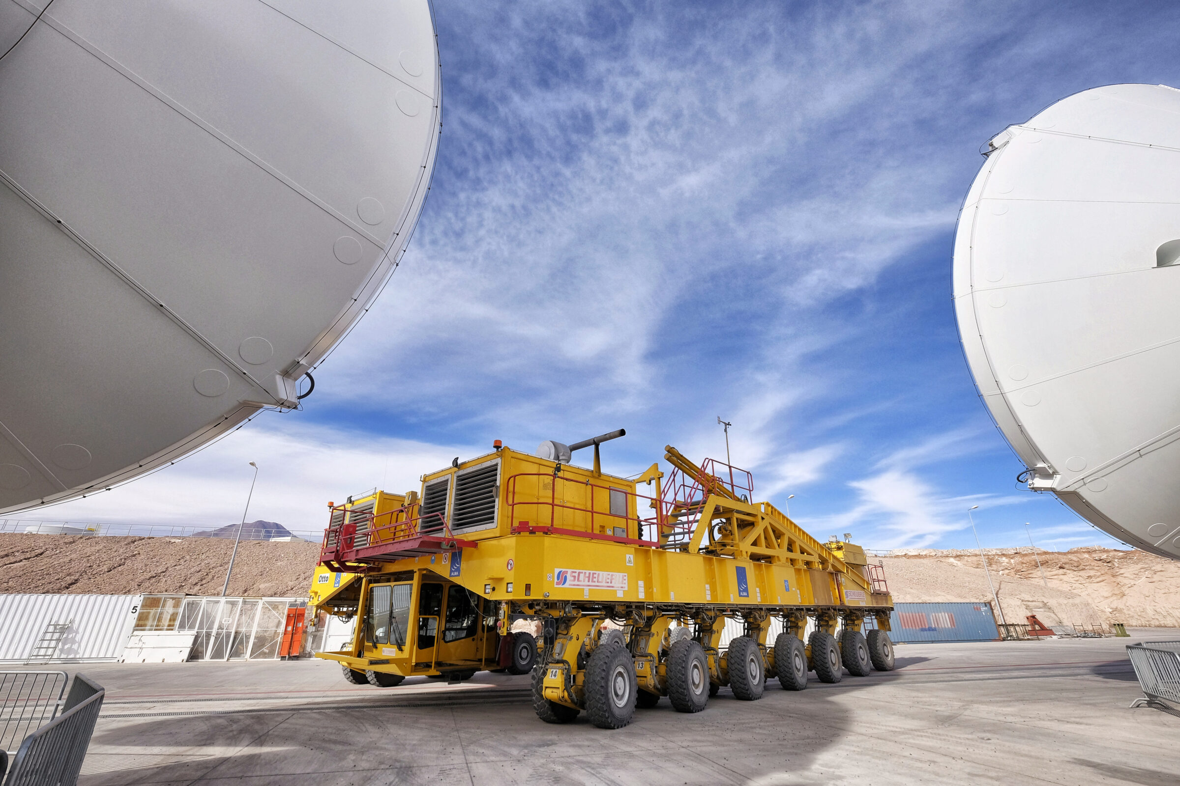 Transportador y antena de ALMA