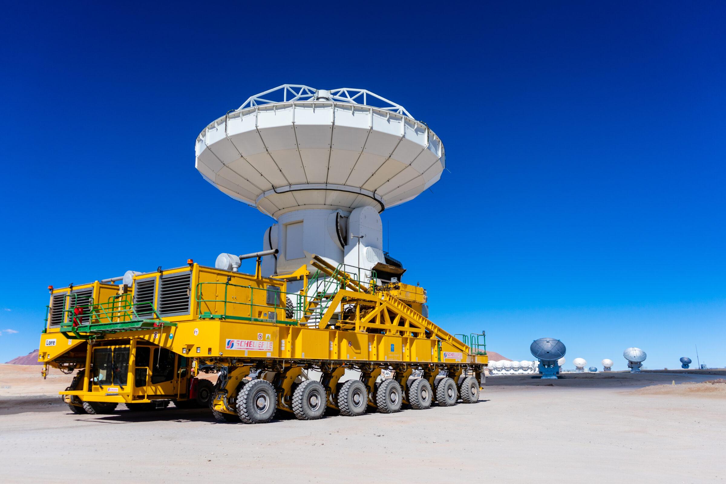 Lore carrying an American antenna