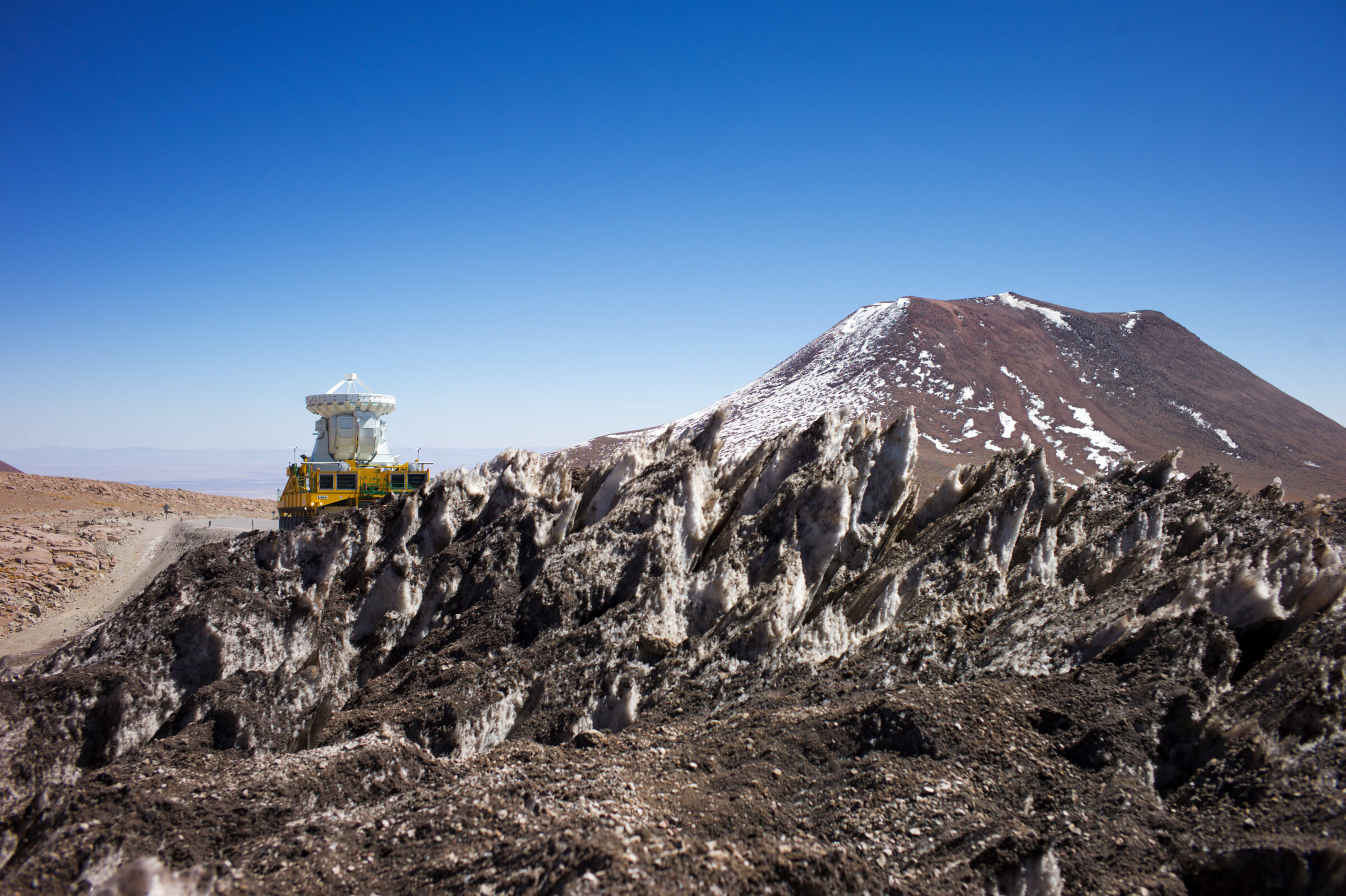 Transport of a 7-meter diameter Japanese antenna