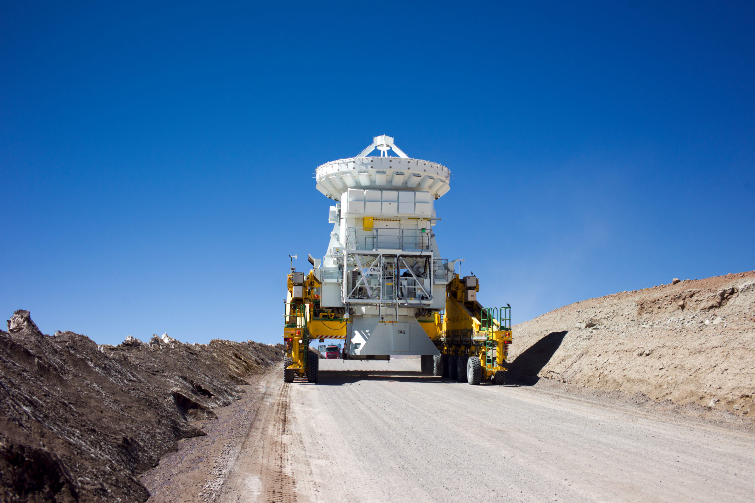 Transport of a 7-meter diameter Japanese antenna
