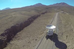 La última antena de ALMA en ascender a Chajnantor (5.000 m.s.n.m.)