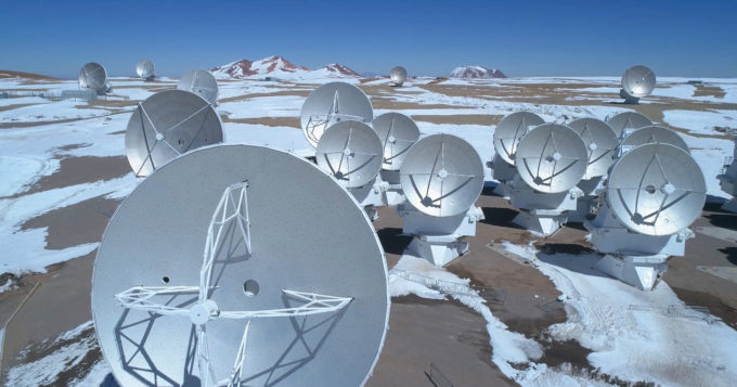 Antenas de ALMA listas para reiniciar observaciones científicas. Crédito: ALMA (ESO/NAOJ/NRAO)