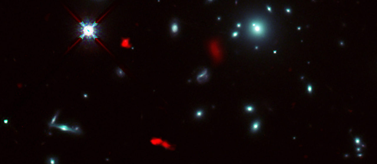 ALMA descubre joven galaxia giratoria con la ayuda de telescopio cósmico