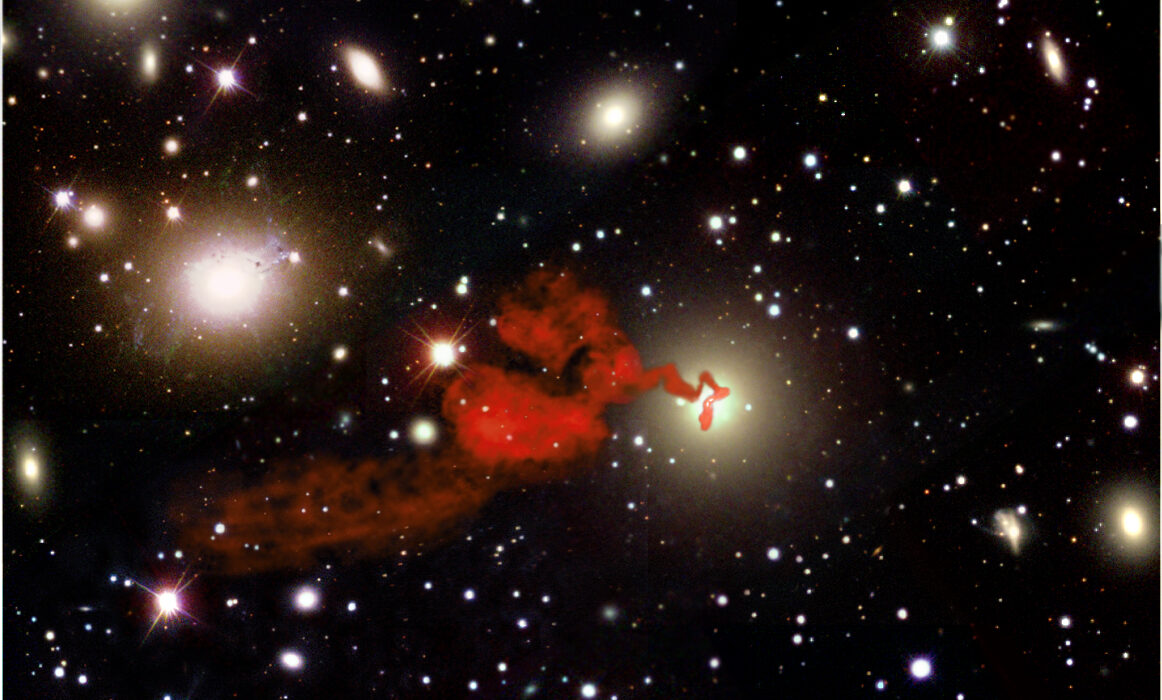 The complex choreography of relativistic particles in NGC 1272