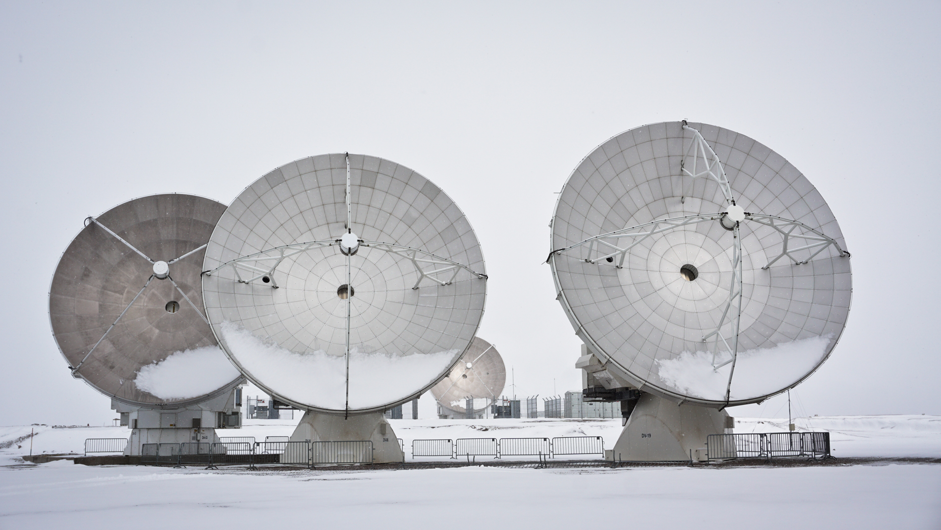 <p>Antennas covered with some snow at the Chajnantor Plateau. Credits: Pablo Carrillo (ESO/NAOJ/NRAO)</p>
