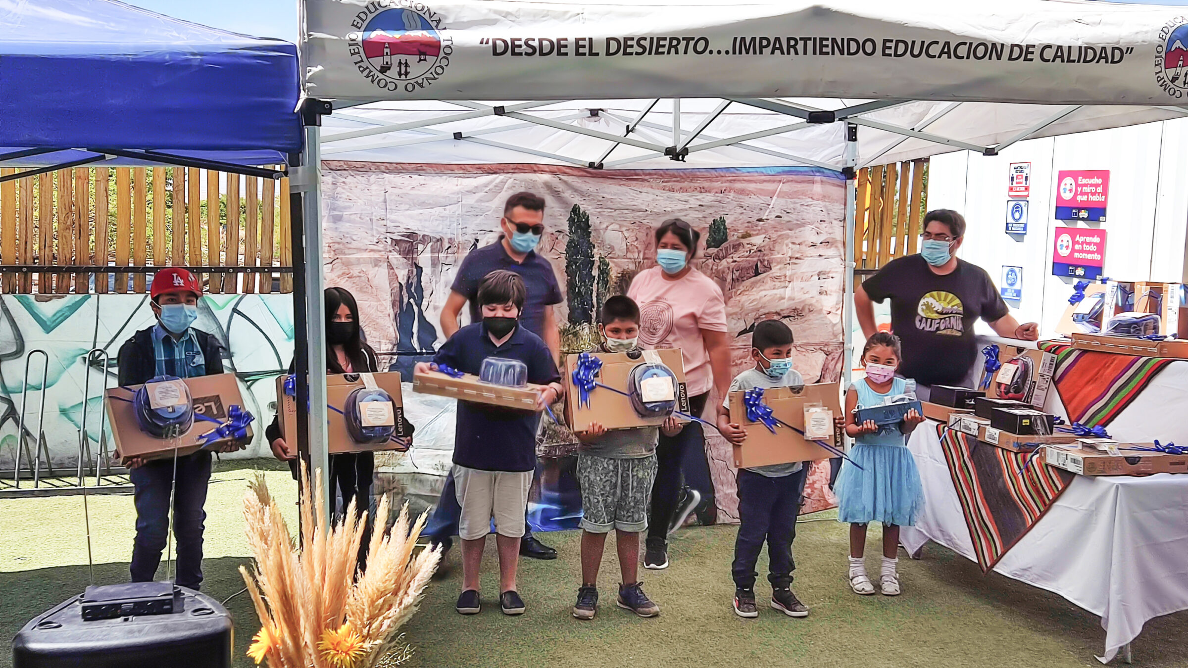 Fondos ALMA: entrega de computadores para niños