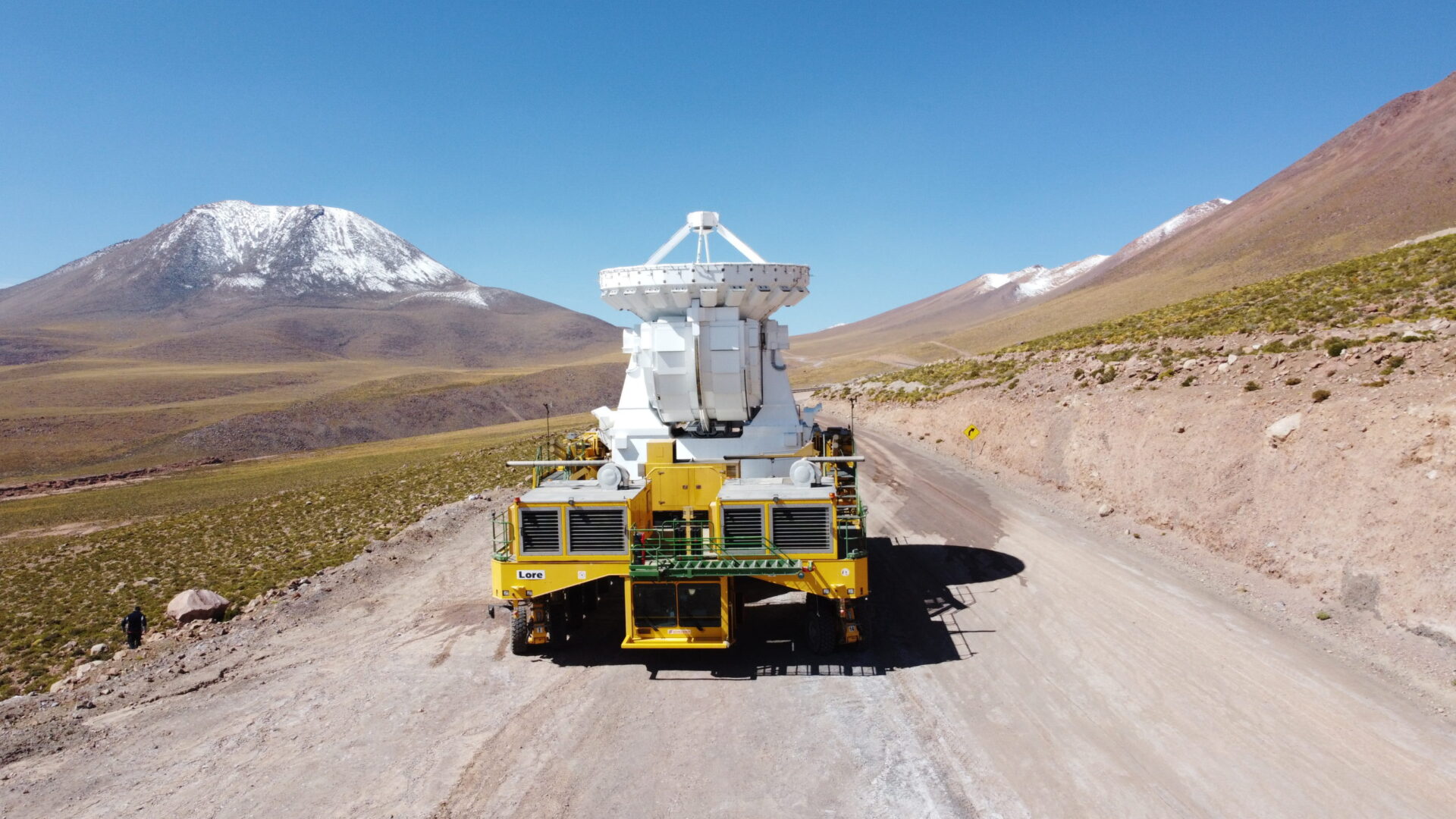 <p>Transporter Lore,  takes the CM04 antenna to the Chajnantor plateau after completing its scheduled maintenance. Credit: Juan Carlos Rojas - ALMA (ESO/NAOJ/NRAO)</p>
