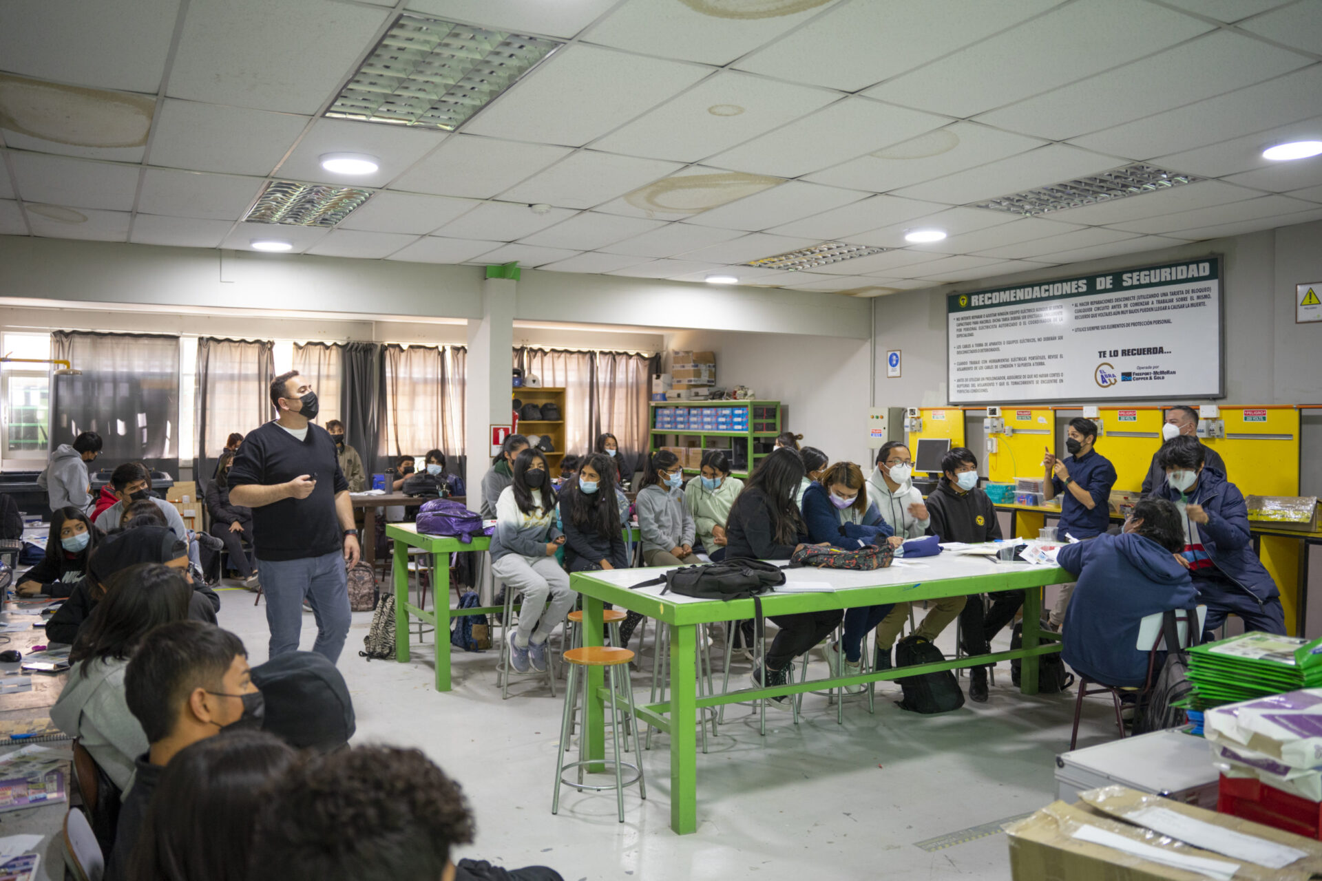 <p>Children and young people from Toconao, San Pedro de Atacama and Calama are part of this initiative that seeks to promote the use of technology to solve social problems.</p>
<p>In the image, students from the four schools working in their first face-to-face workshop where they were able to start putting together Arduino pieces.</p>
