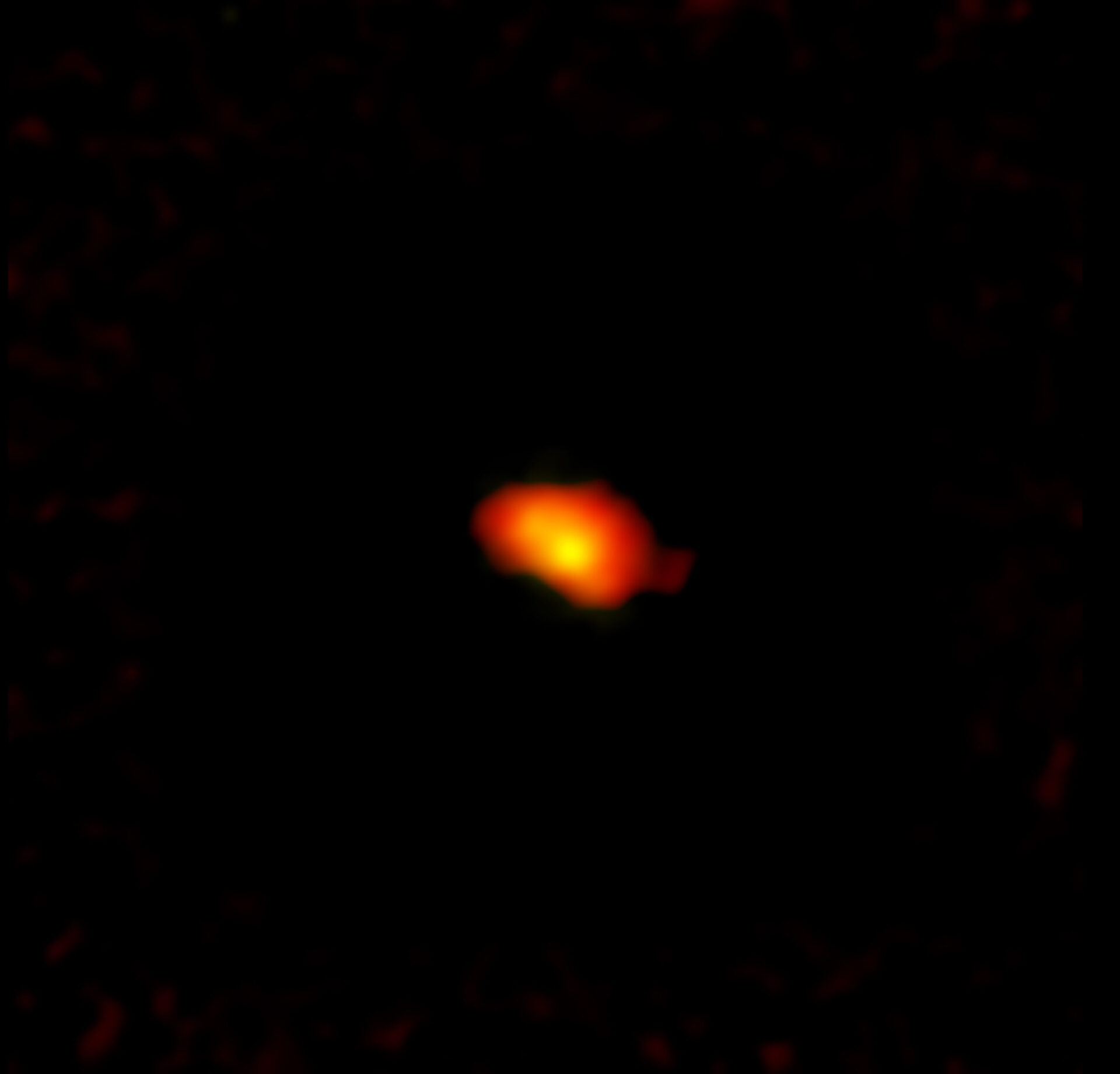 <p>A1689-zD1 es una galaxia incubadora de estrellas ubicada en el cúmulo de la constelación de Virgo. La primera observación se logró gracias al lente gravitacional generado por la galaxia Abell 1689, que amplificó la luz de la joven galaxia en nueve veces. Las nuevas observaciones realizadas con el Atacama Large Millimeter/submillimeter Array (ALMA) están revelando que la joven galaxia (y otras similares) podría ser más grande y compleja de lo que se creía. Créditos: ALMA (ESO/NAOJ/NRAO)/H. Akins (Grinnell College), B. Saxton (NRAO/AUI/NSF)</p>
