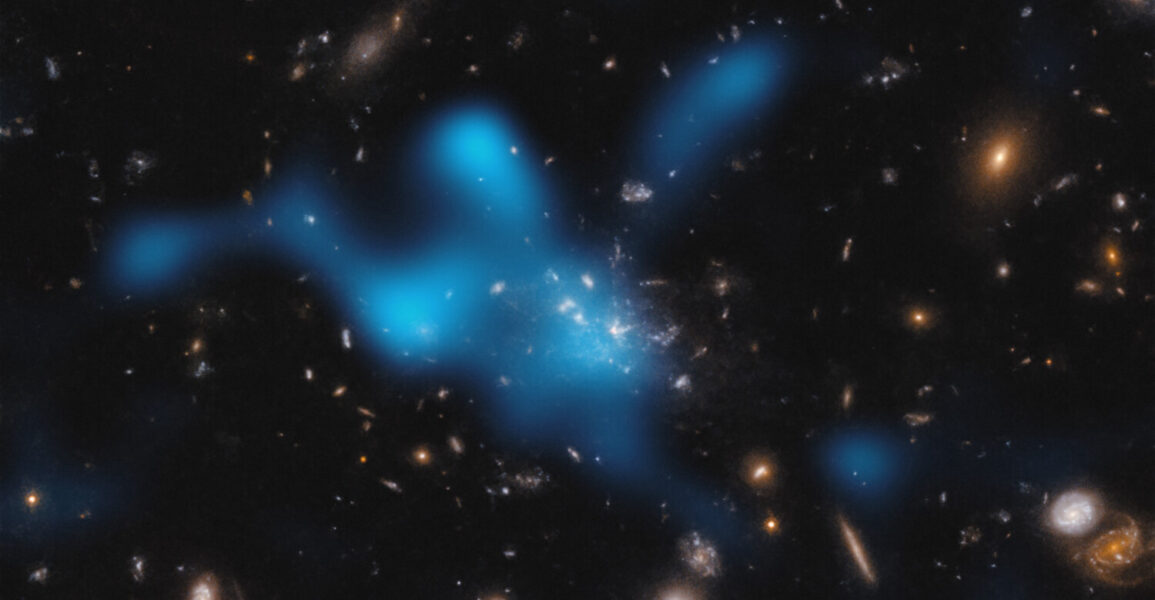 Astronomers witness the birth of a very distant cluster of galaxies from the early Universe