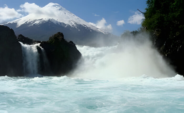 The Petrohué Falls are waterfalls immersed in a unique landscape, on a base of basaltic lava with green and blue tones. The Osorno Volcano is considered the volcano with the perfect shape and colors and impresses with its volcanic landscape and its craters.