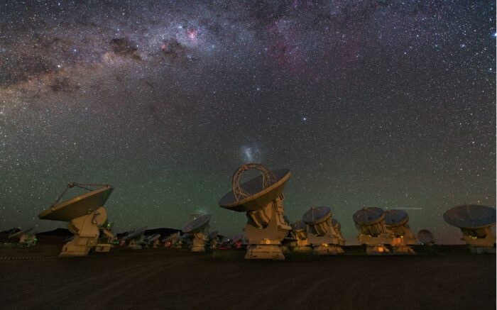 A group of ALMA 12-m antennas observing the night sky. Observations in this study were made using the 12-m antennas. Credit: ESO/Y. Beletsky.